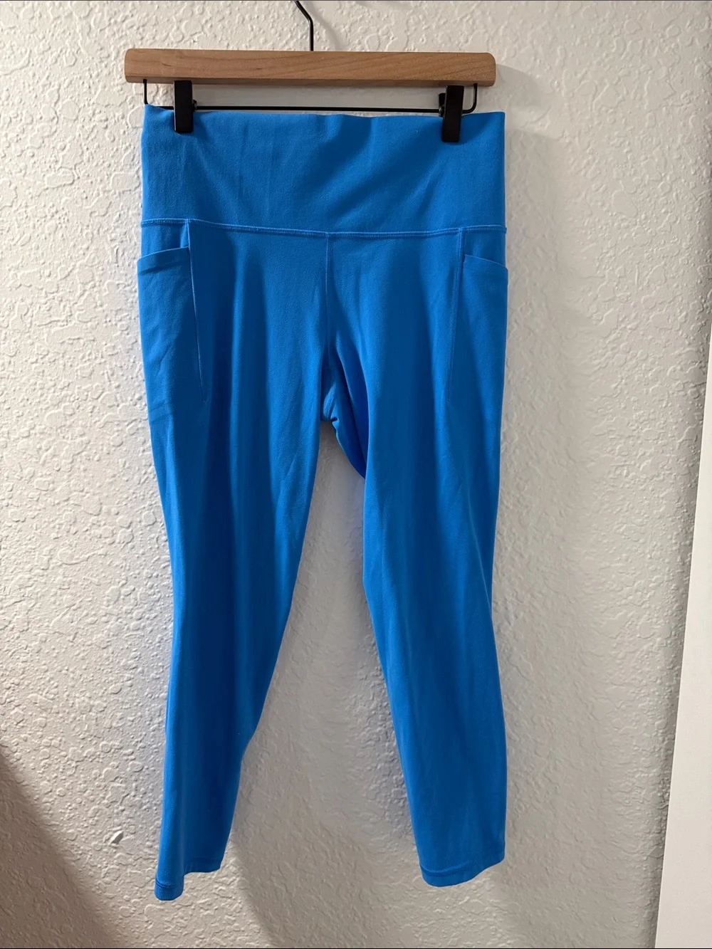 ATHLETA Bright Blue Salutation Stash 7/8 Tight with Side Pockets Size Medium